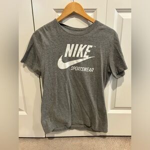 Nike sportswear Shirt Mens size small gray tee t-shirt